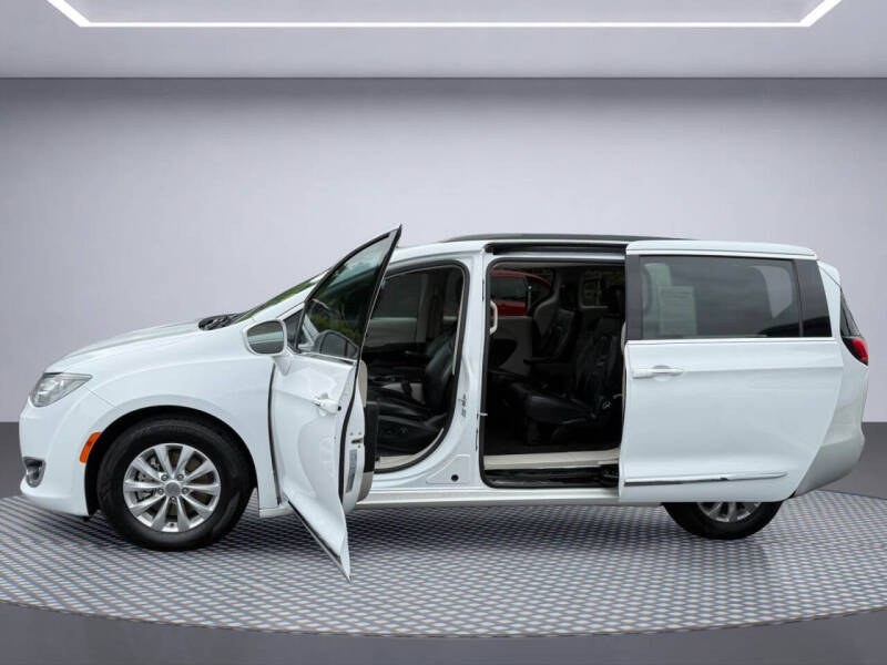 2017 Chrysler Pacifica Touring-L