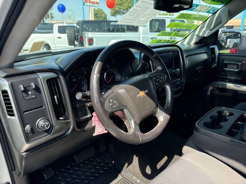 2017 Chevrolet Silverado 1500 LT photo 10