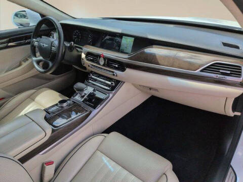 2017 Genesis G90