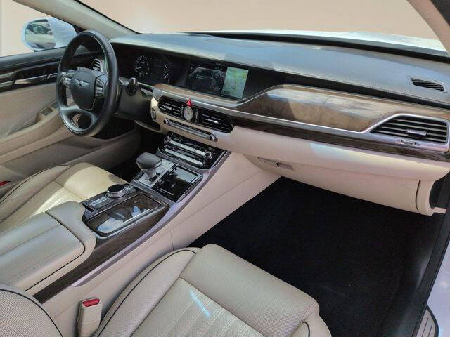 2017 Genesis G90