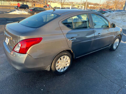 2012 Nissan Versa 1.6 SV