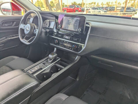 2024 Nissan Pathfinder SV