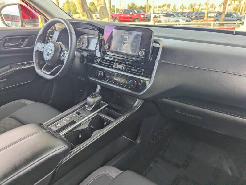 2024 Nissan Pathfinder SV