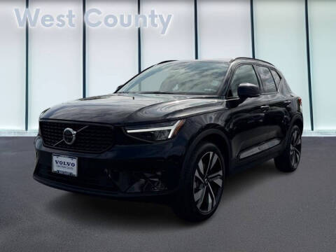 2025 Volvo XC40 B5 Plus Dark Theme