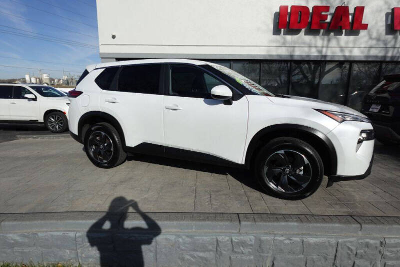 2024 Nissan Rogue SV's photo