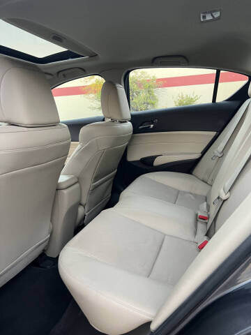 2013 Acura ILX 2.0L w/Tech