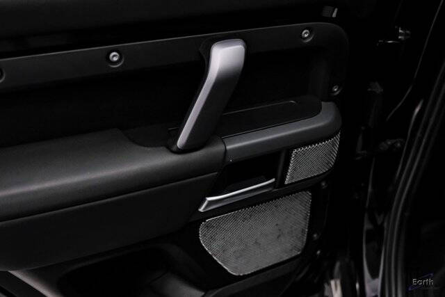 2024 Land Rover Defender 130 P400 X-Dynamic SE