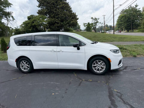 2024 Chrysler Pacifica Touring L