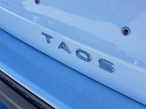 2026 Volkswagen Taos SE Black