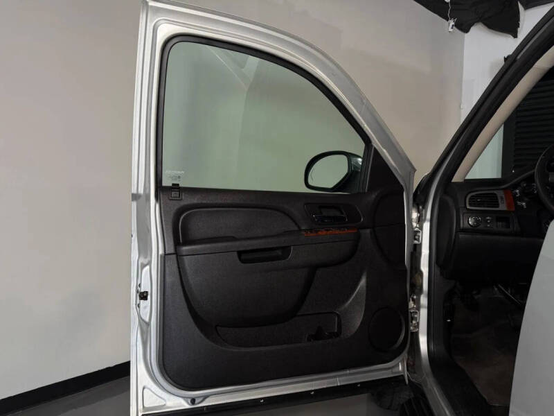 2012 Chevrolet Avalanche LS
