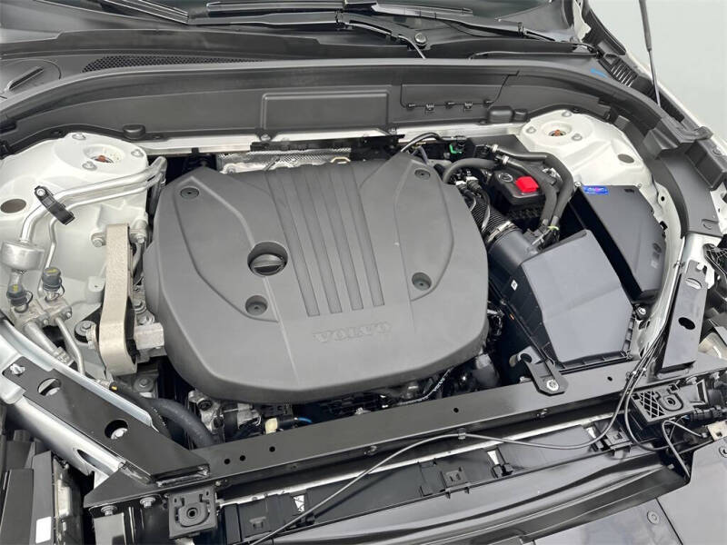 2025 Volvo XC60 B5 Plus Dark Theme