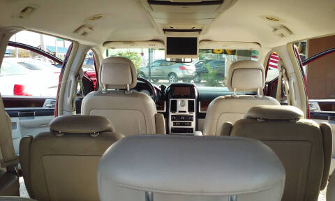 2010 Chrysler Town and Country Touring Plus
