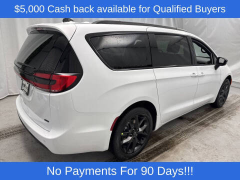 2026 Chrysler Pacifica Select