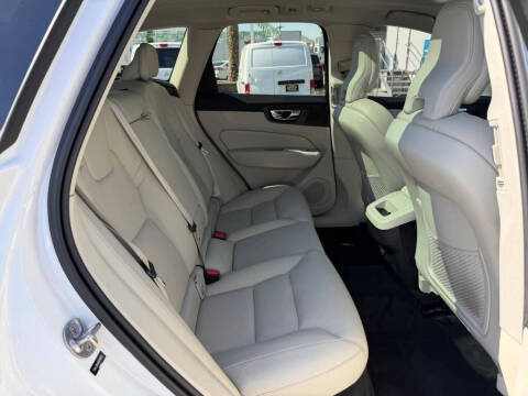 2022 Volvo XC60 B5 Momentum