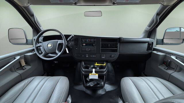 2025 Chevrolet Express 2500