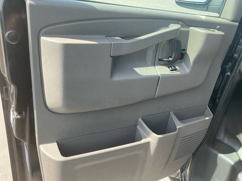 2025 Chevrolet Express LS 3500