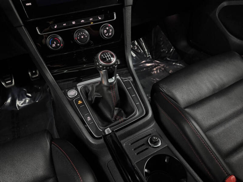 2020 Volkswagen Golf GTI SE