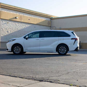 2021 Toyota Sienna LE 8-Passenger