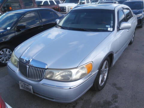 2001 Lincoln Town Car for sale at TEXAS MOTOR CARS in Houston TX