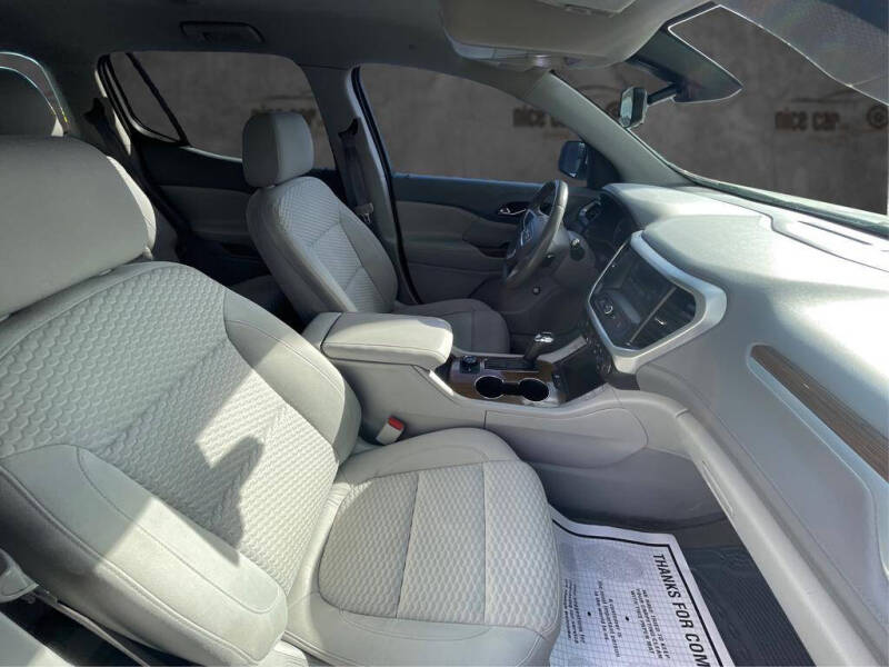 2017 GMC Acadia SLE-2