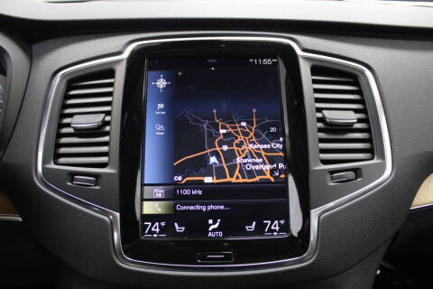 2022 Volvo XC90 T6 Momentum 6-Passenger