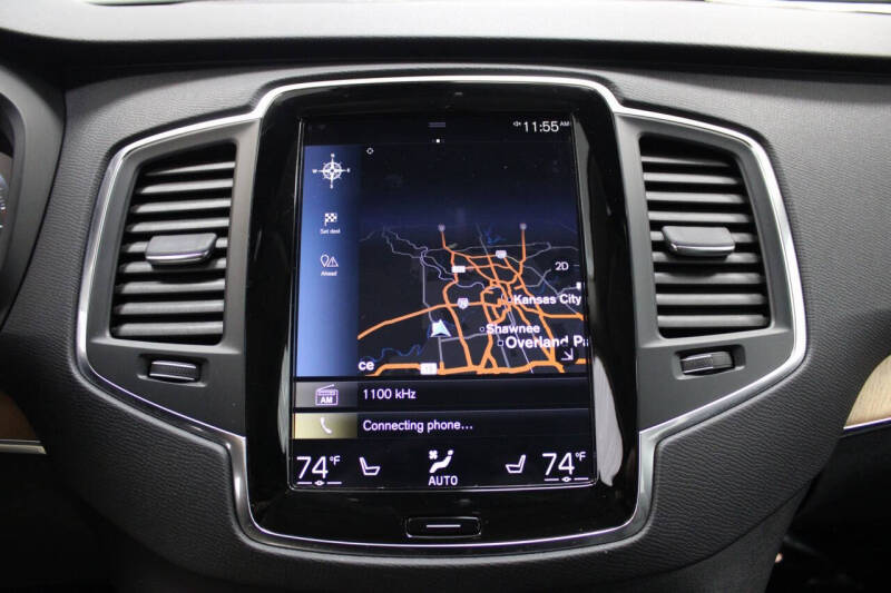 2022 Volvo XC90 T6 Momentum 6-Passenger