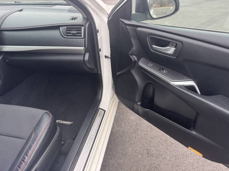 2016 Toyota Camry SE