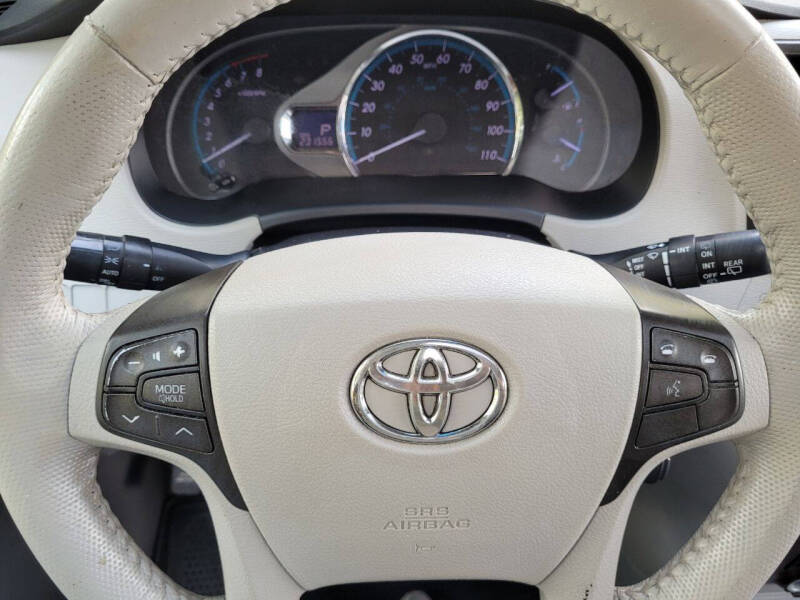 2014 Toyota Sienna XLE 7-Passenger Auto Access Seat