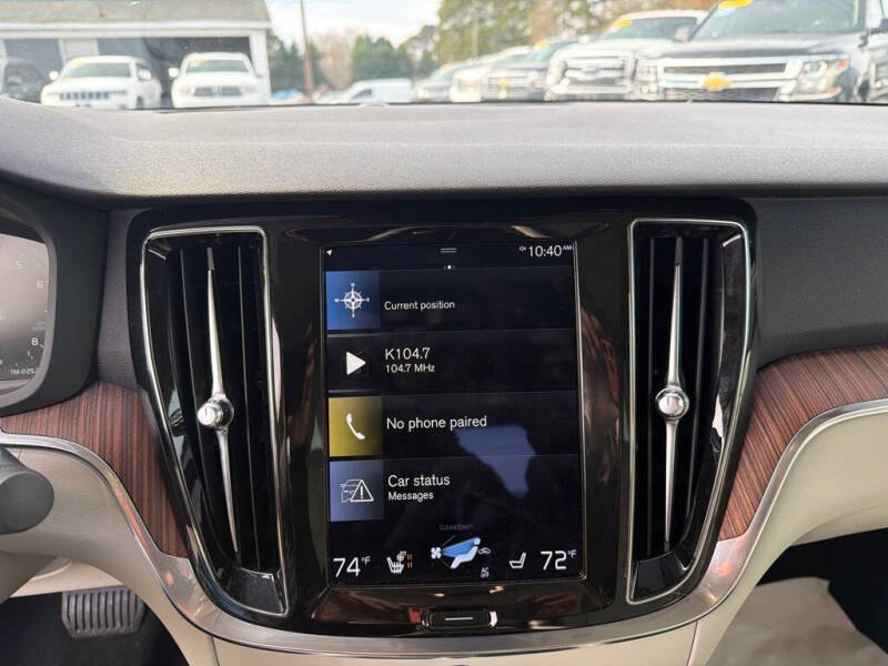 2022 Volvo S60 B5 Momentum