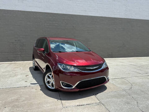 2017 Chrysler Pacifica Touring-L