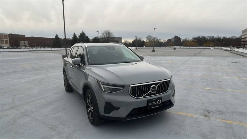 2025 Volvo XC40 B5 Core Bright Theme