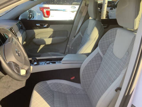 2022 Volvo XC60 B5 Momentum