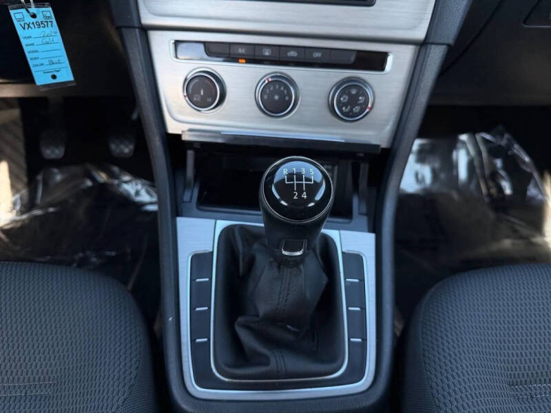 2016 Volkswagen Golf TSI S