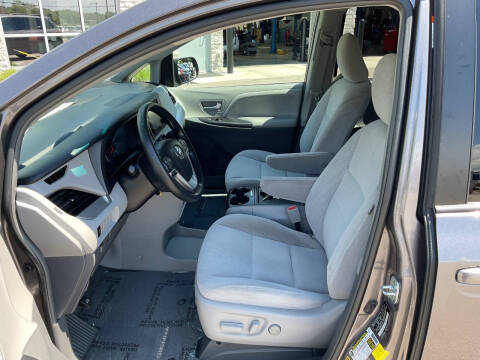 2017 Toyota Sienna LE 7-Passenger