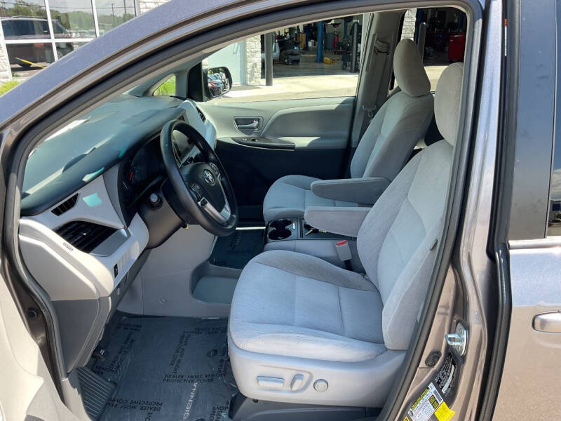 2017 Toyota Sienna LE 7-Passenger