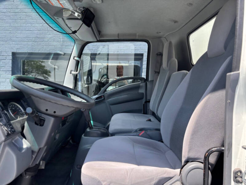 2018 Isuzu NPR Box Van