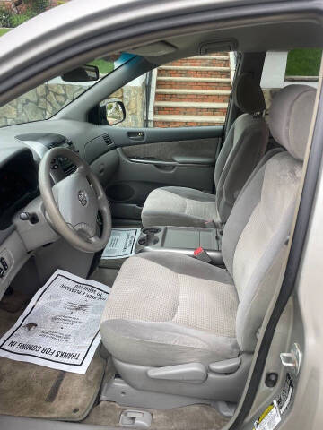 2006 Toyota Sienna LE 8 Passenger