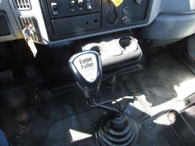 2004 International WorkStar 7300