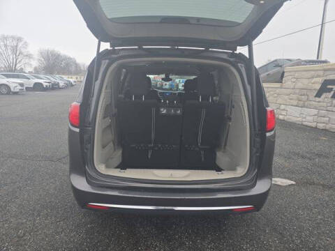 2017 Chrysler Pacifica Touring-L