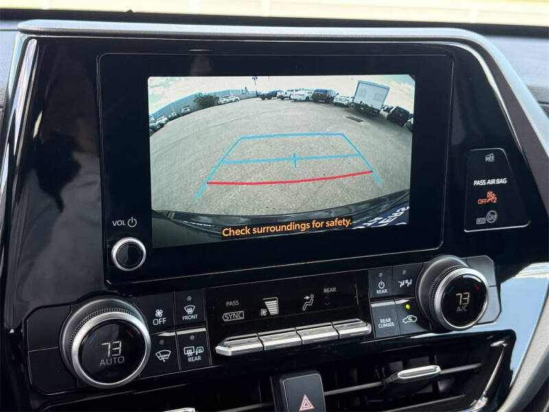 2025 Toyota Highlander LE