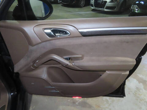 2014 Porsche Cayenne GTS