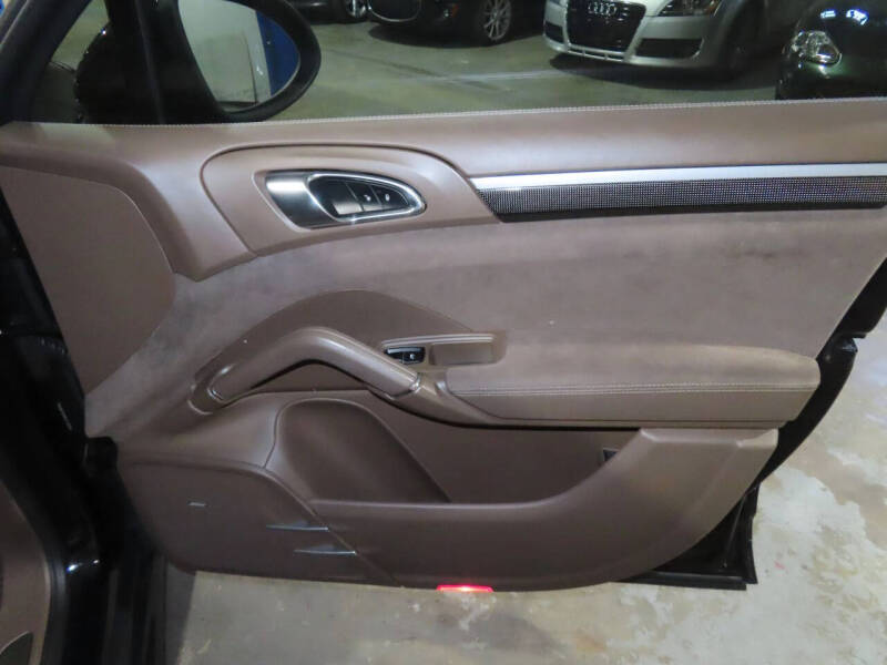 2014 Porsche Cayenne GTS
