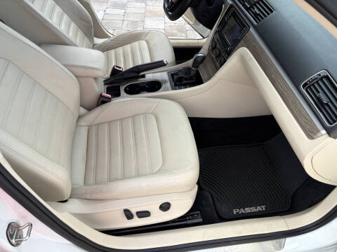 2018 Volkswagen Passat 2.0T SEL Premium