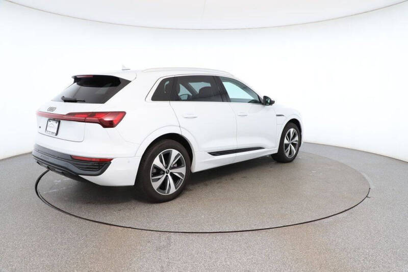 2024 Audi Q8 e-tron quattro Premium Plus