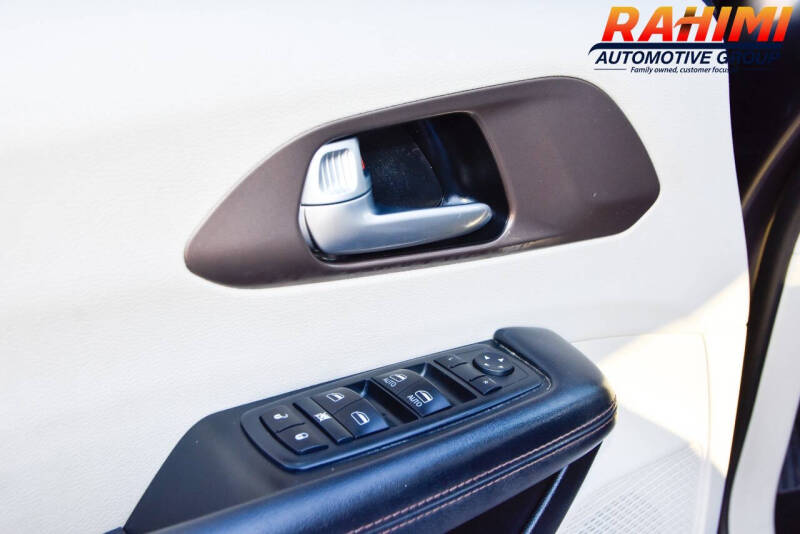 2017 Chrysler Pacifica Touring-L