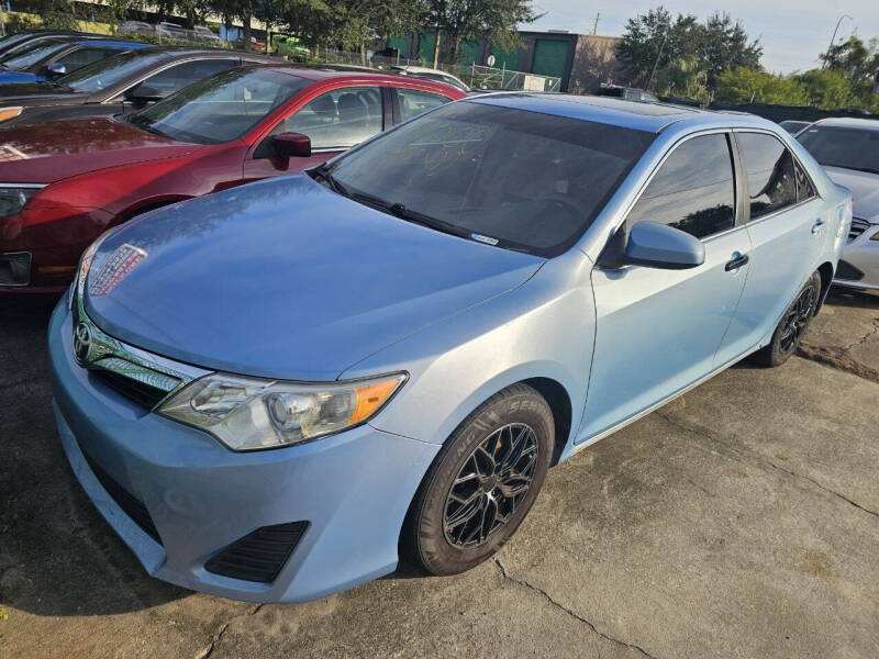 2012 Toyota Camry LE's photo