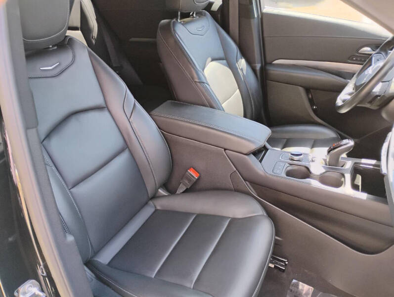 2025 Cadillac XT4 Premium Luxury