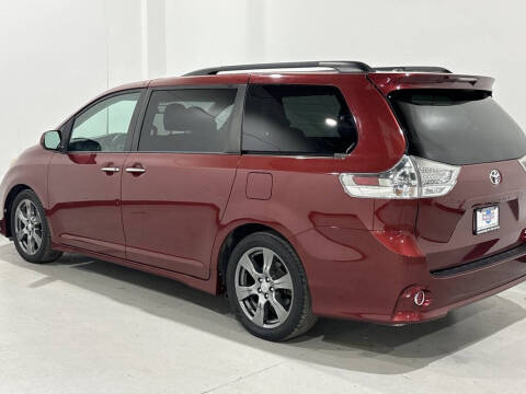 2017 Toyota Sienna SE Premium 8-Passenger