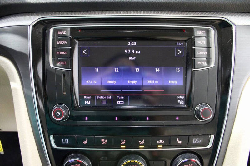 2017 Volkswagen Passat 1.8T R-Line