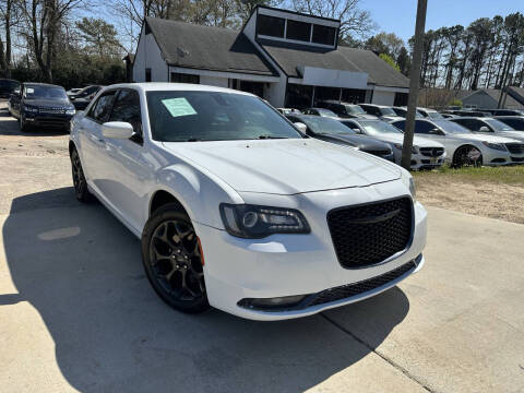 2019 Chrysler 300 for sale at Alpha Car Land LLC in Snellville GA